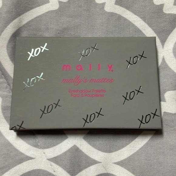 Mally’s eyeshadow palette - Picture 3 of 5